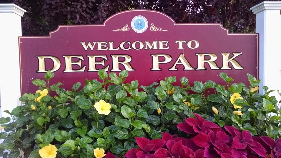 Welcome to Deer Park sign, Deer Park, NY